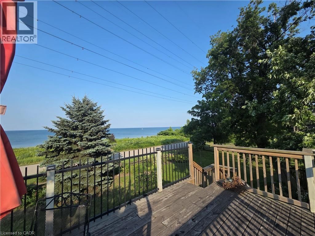 851 Beach Boulevard, Hamilton