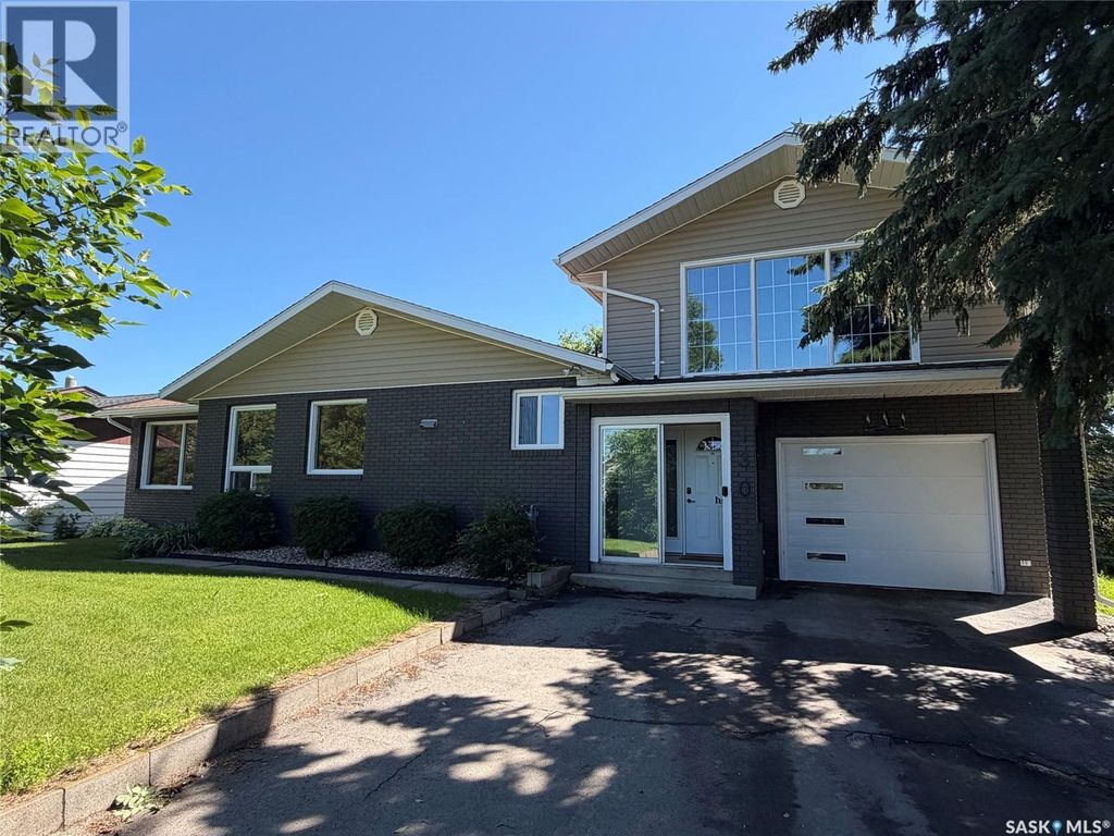 130 Rose Avenue, Porcupine Plain