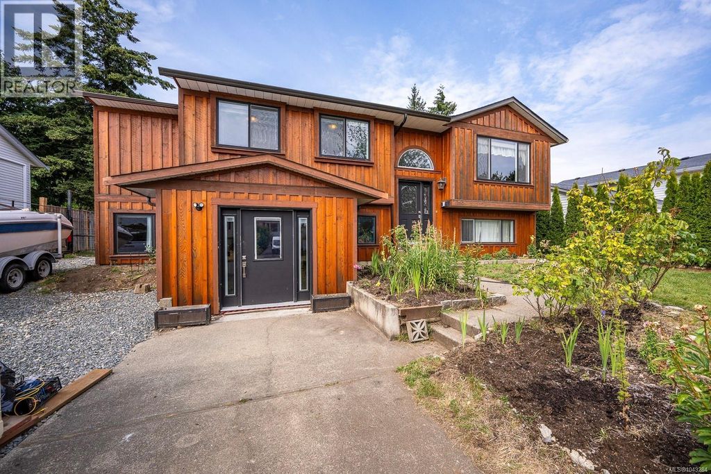 2110 Murrelet Dr, Comox