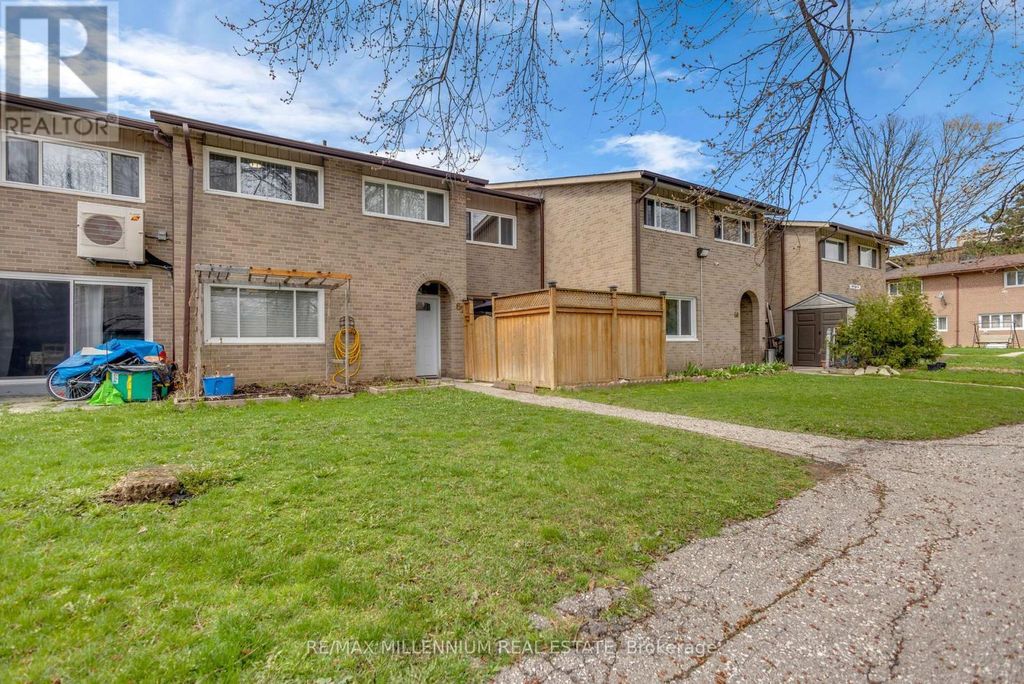62 - 79 Driftwood Avenue, Toronto (glenfield-Jane Heights)