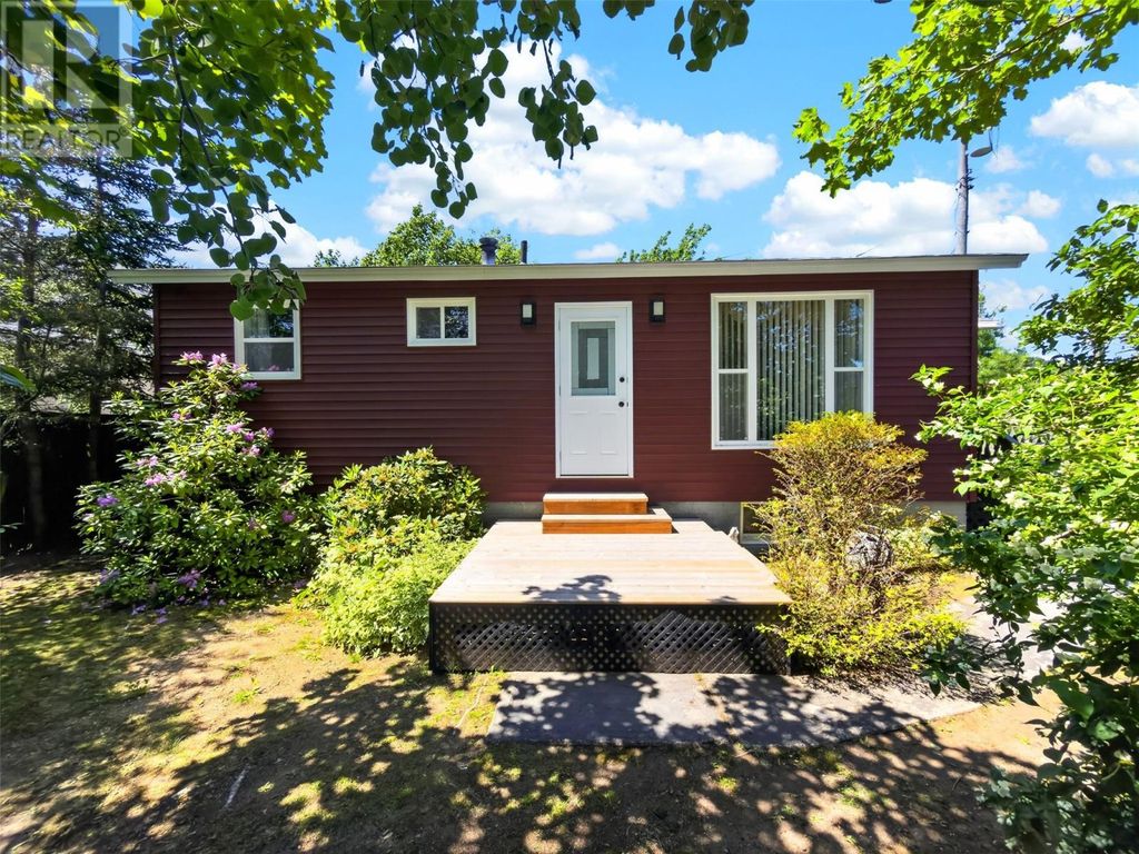 38 Main Street, Hickmans Harbour