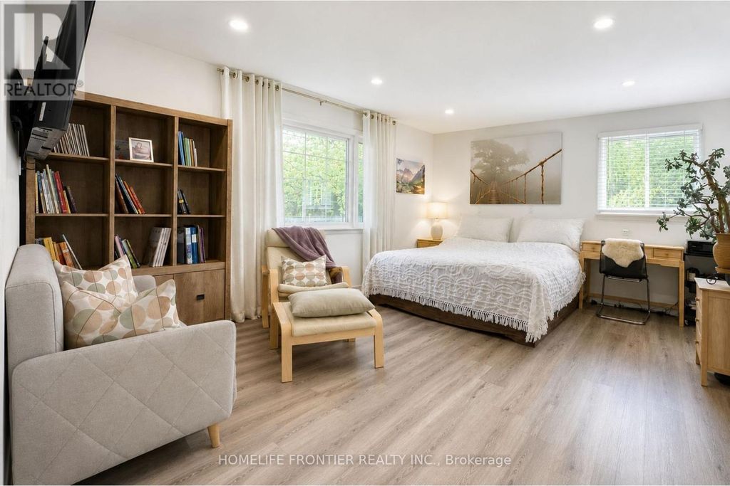 634 Gorham Street, Newmarket (gorham-College Manor)