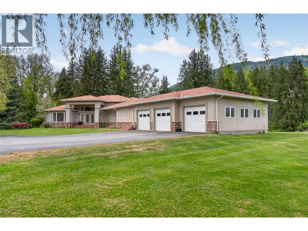 1200 Trans Canada Highway, Sicamous