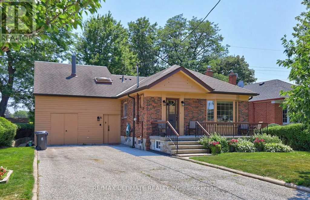81 Flora Drive, Toronto (dorset Park)