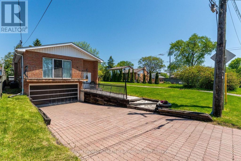 1069 Alexandra Avenue, Mississauga (lakeview)