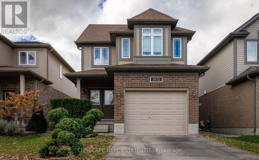 1831 Reilly Walk, London North (north D)