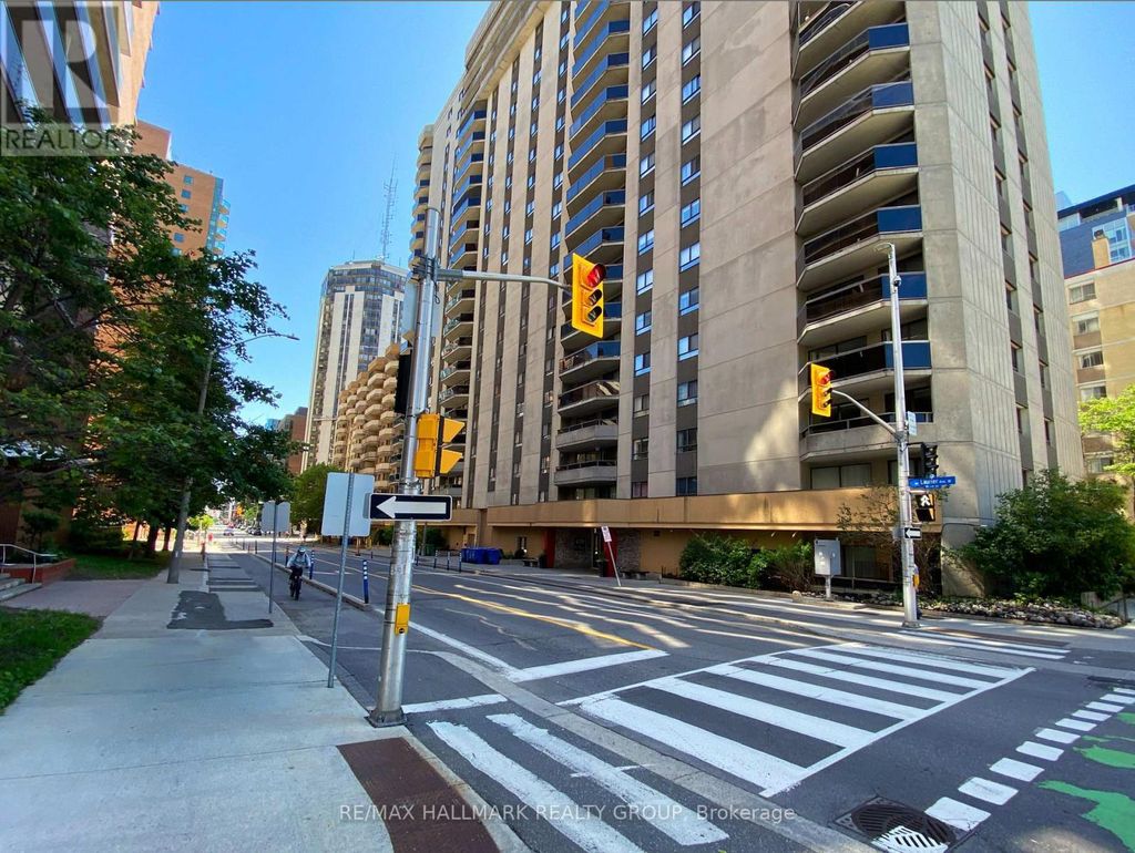 902 - 470 Laurier Avenue W, Ottawa