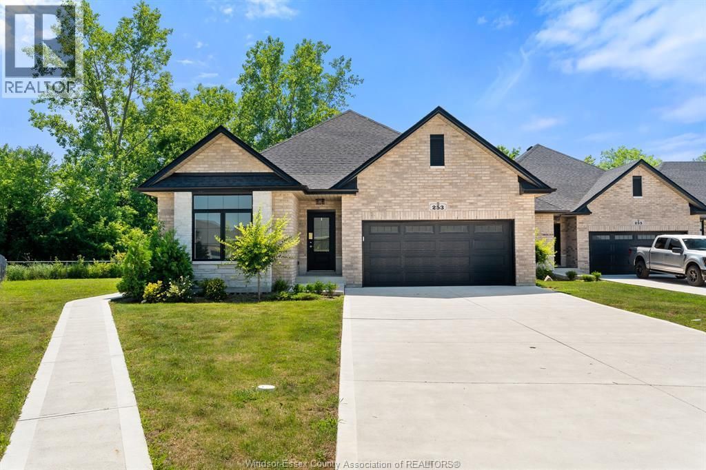 253 Livingstone Crescent, Amherstburg