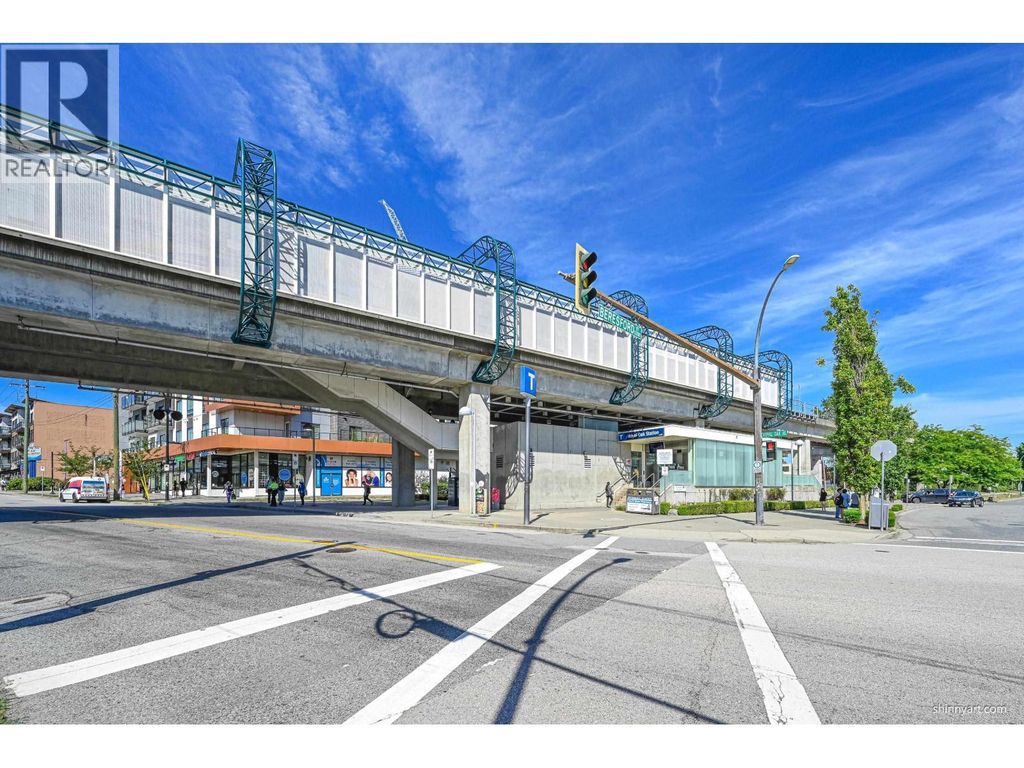 406 6968 Royal Oak Avenue, Burnaby