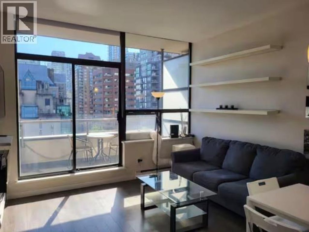 909 1010 Howe Street, Vancouver