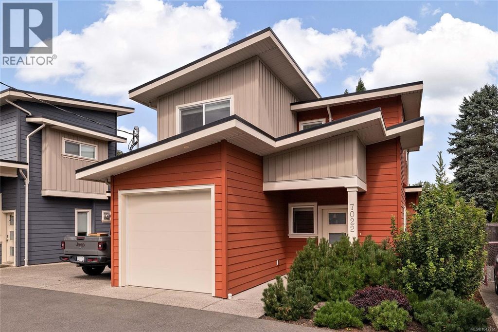 7022 Wallace Dr, Central Saanich