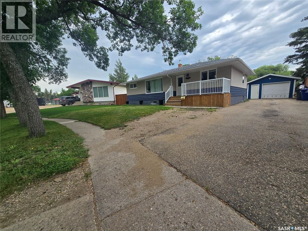 98 13th Street, Weyburn