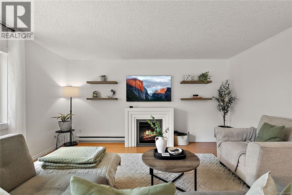 8 2871 Peatt Rd, Langford