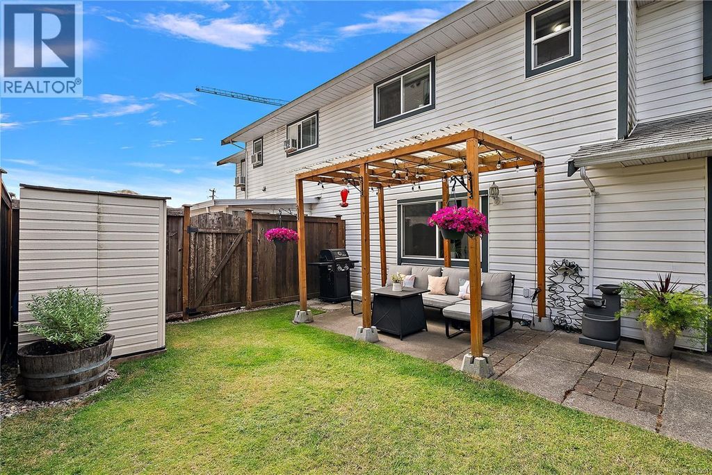 8 2871 Peatt Rd, Langford