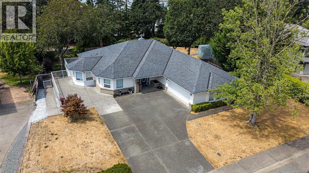 6037 Stonehouse Pl, Duncan
