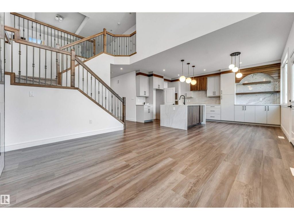 19420 25 Av Nw, Edmonton