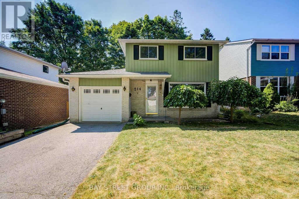 214 William Roe Boulevard, Newmarket (central Newmarket)
