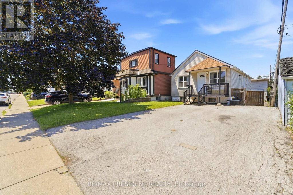 43 Adair Avenue N, Hamilton (mcquesten)