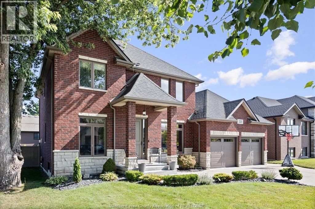225 Elsworth, Lasalle