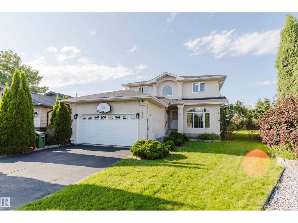 11526 9 Av Nw, Edmonton