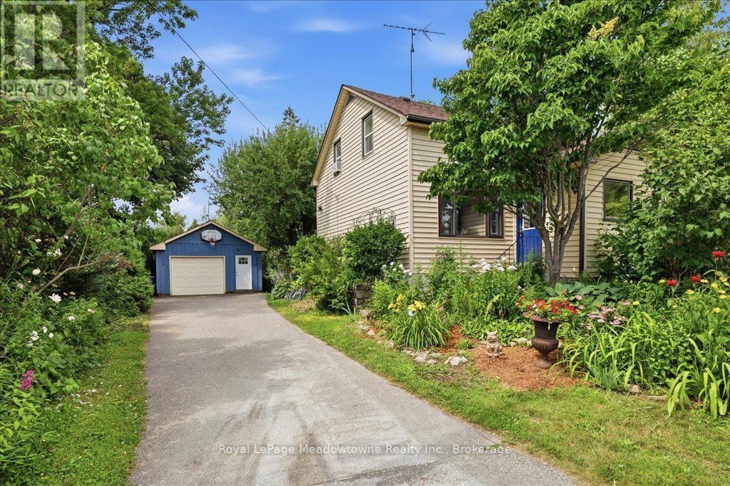 11024 First Line Nassagaweya, Milton (moffat)
