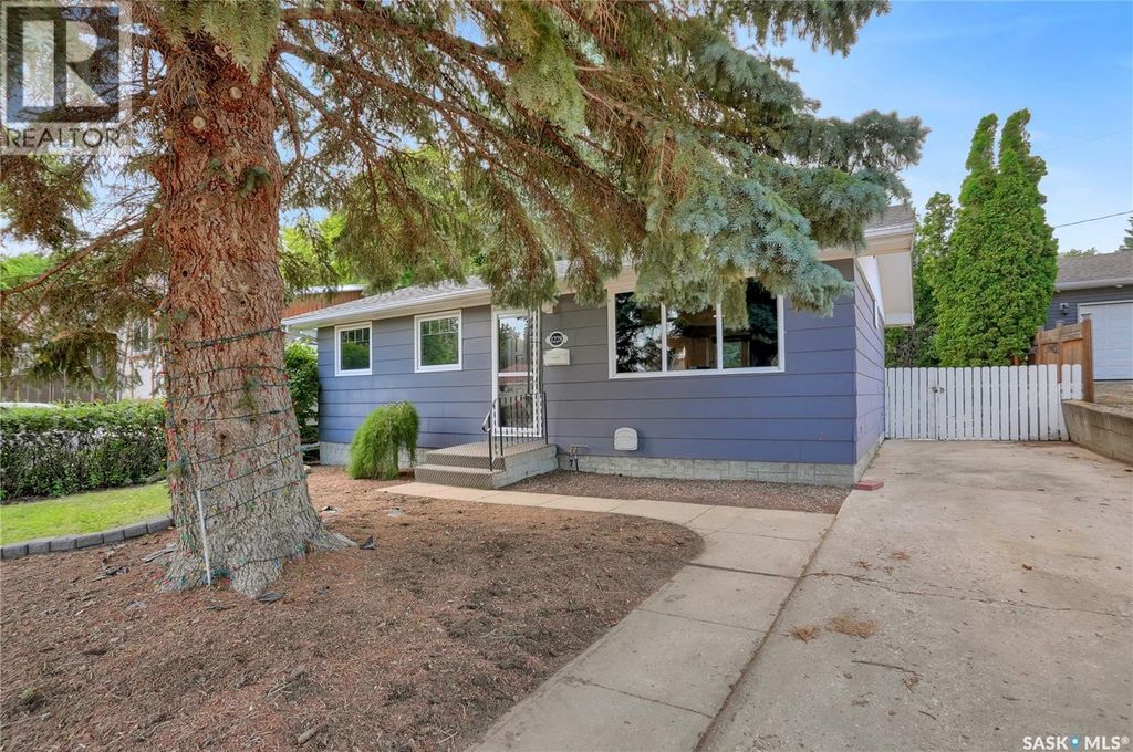 1228 Athabasca Street W, Moose Jaw