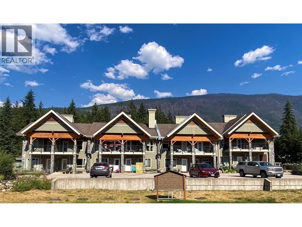 912 Slocan Street Unit# 4, Slocan
