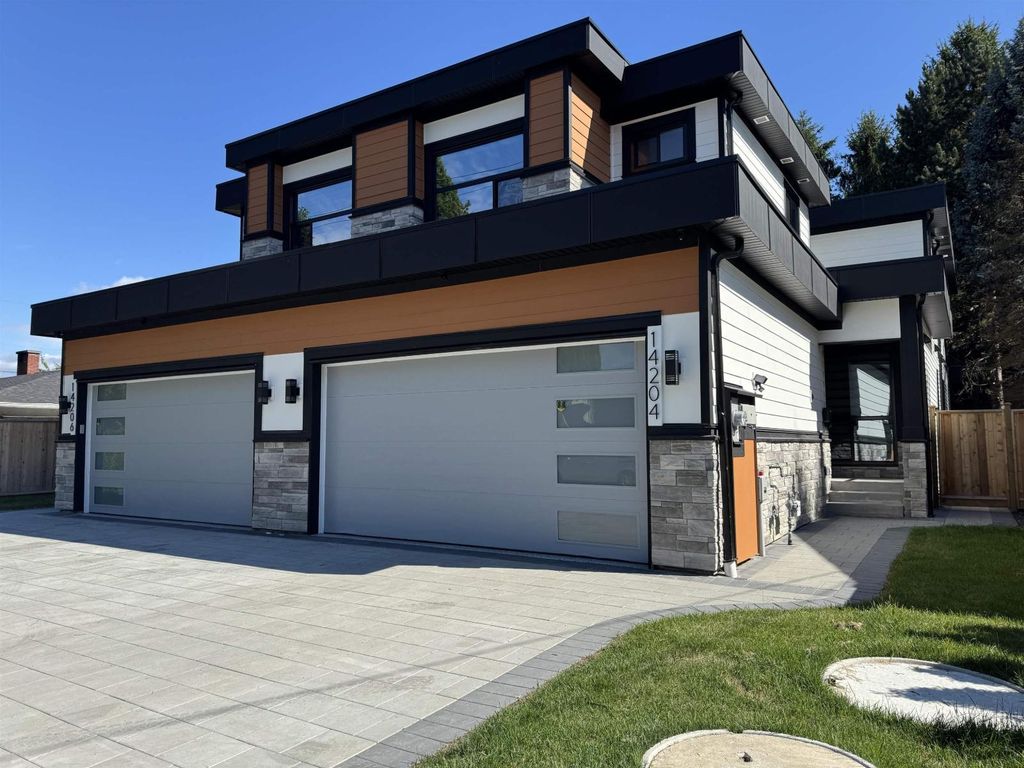 14204 North Bluff Road, White Rock
