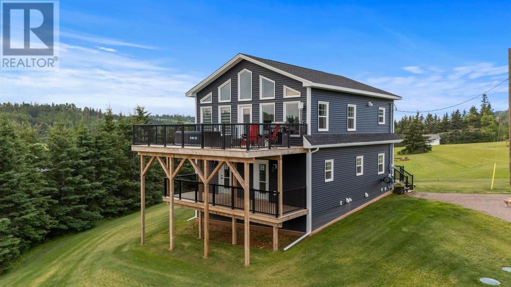 31 Hilltop Court, New London