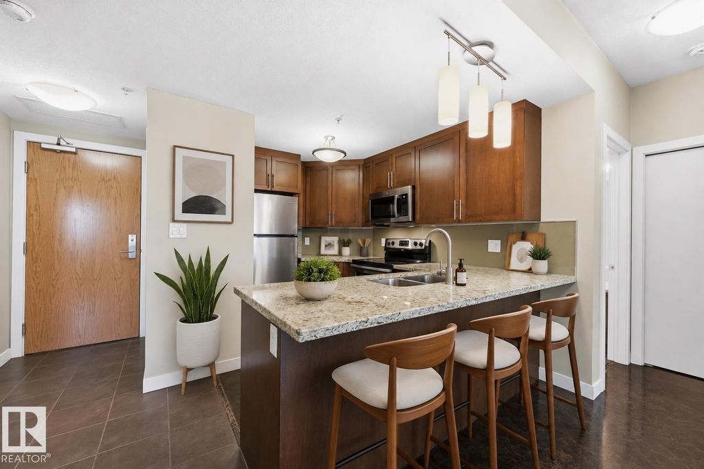 #805 10055 118 St Nw, Edmonton