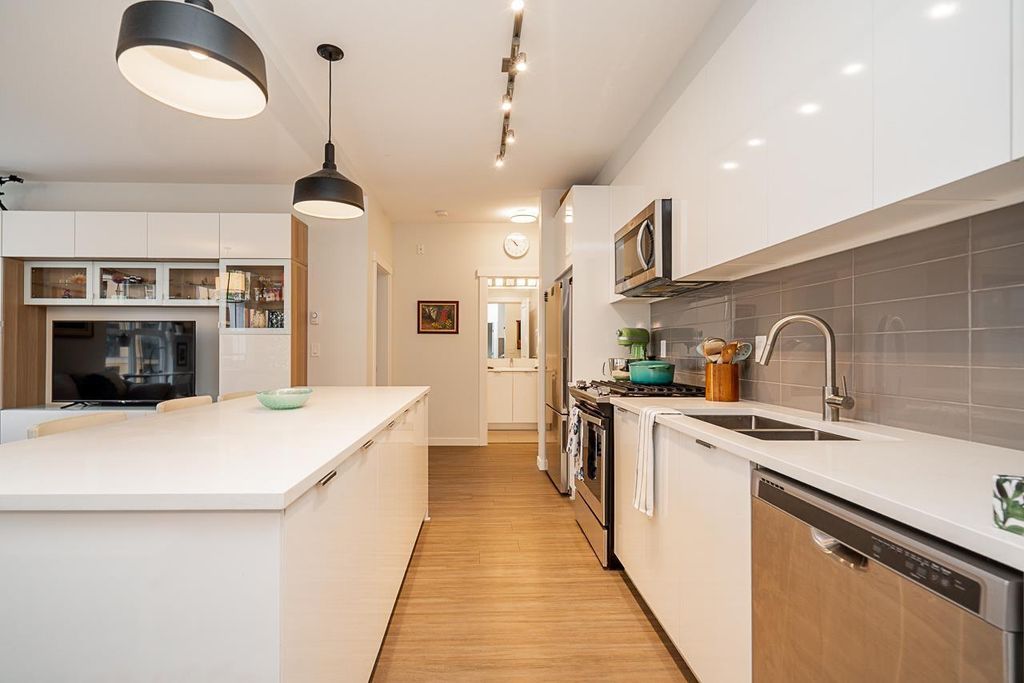 A319 8150 207 Street, Langley