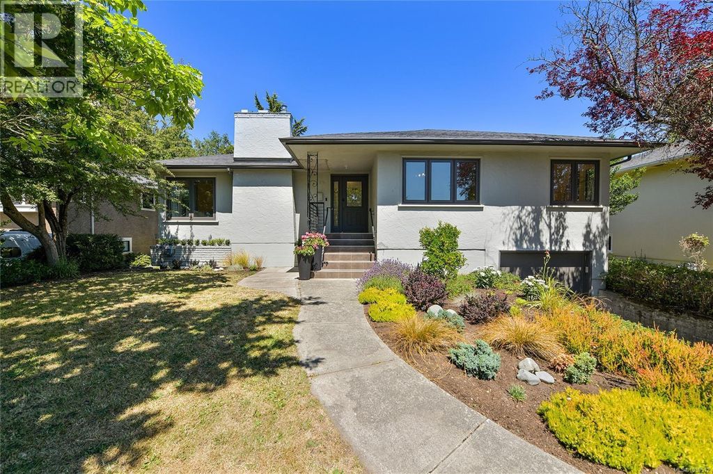 2134 Neil St, Oak Bay