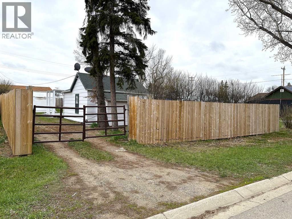 220 Armstrong Street, Carmangay