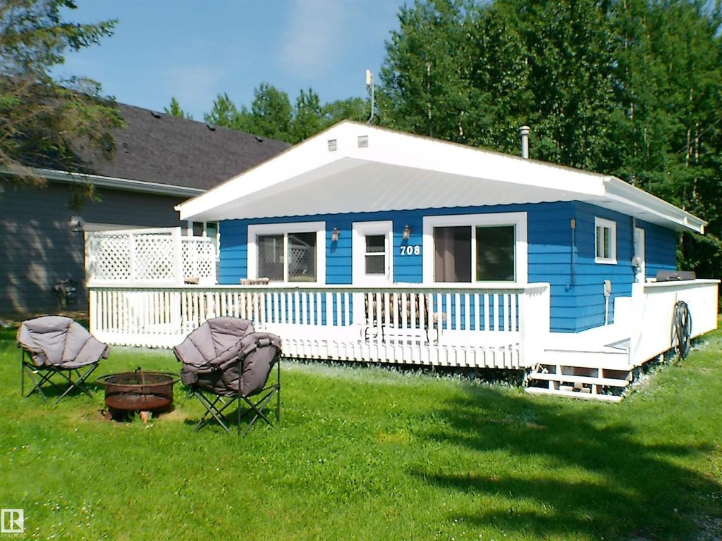 708 7 St, Rural Lac Ste. Anne County
