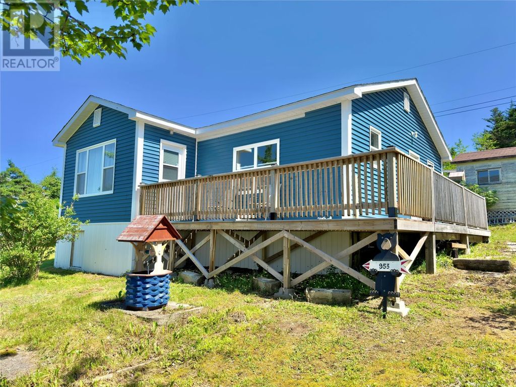953 Smith Sound Road, Harcourt