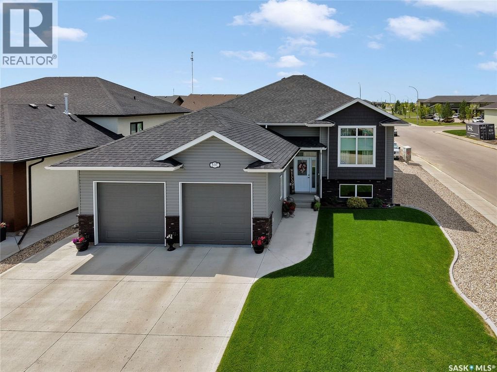 537 Mickelson Lane, Warman