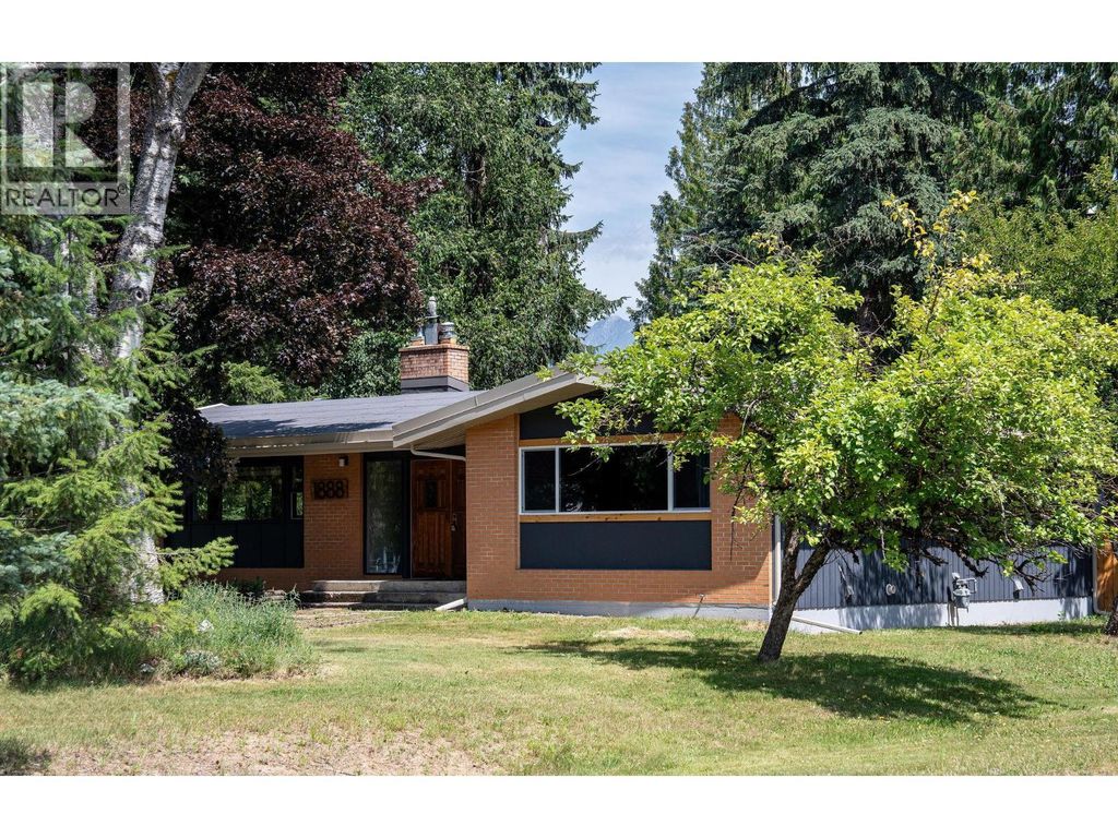 1888 Airport Way, Revelstoke