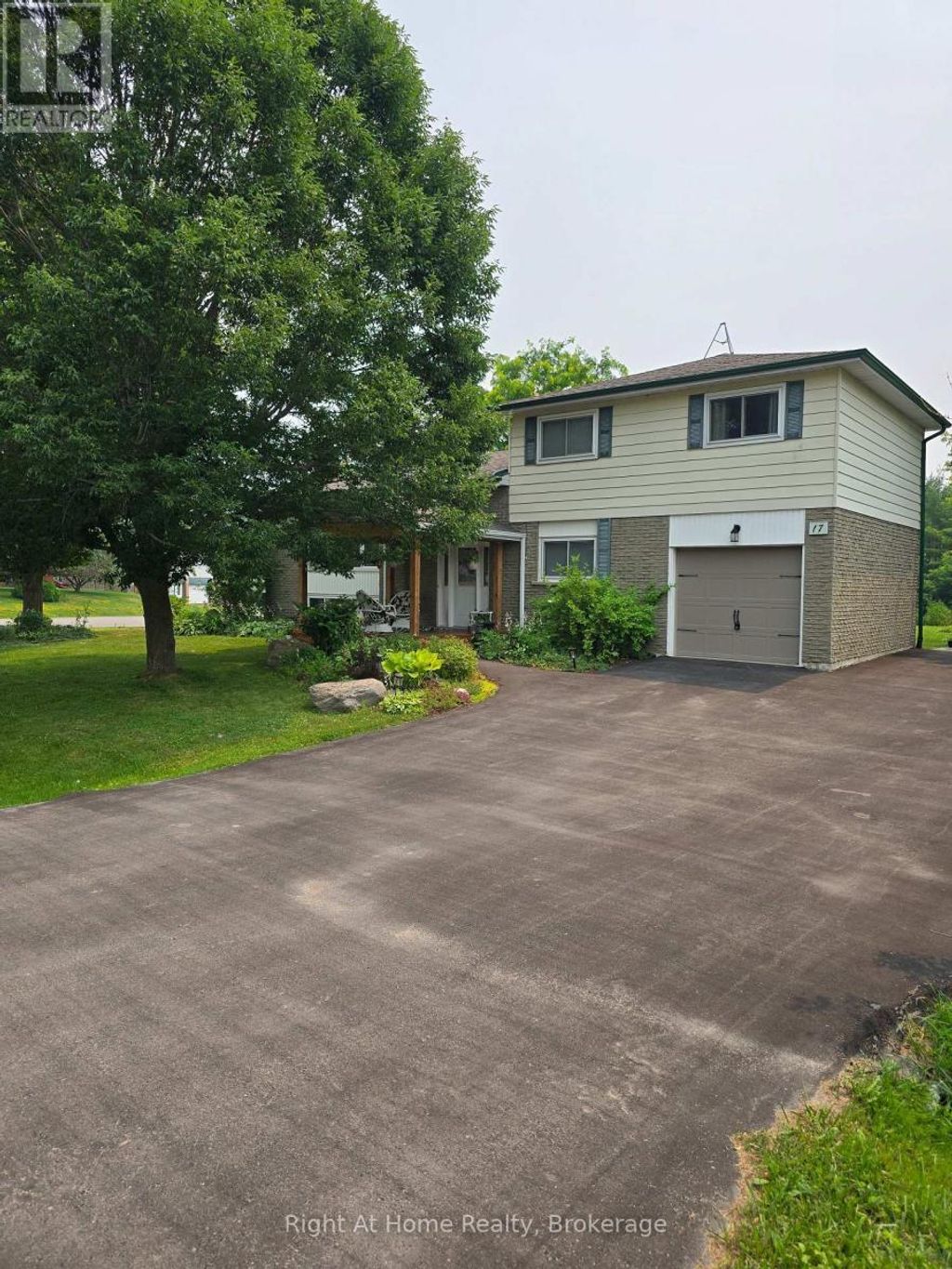 17 Crestview Avenue, Scugog (blackstock)