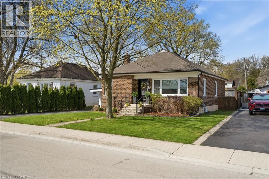 31 Cameron Avenue, Dundas