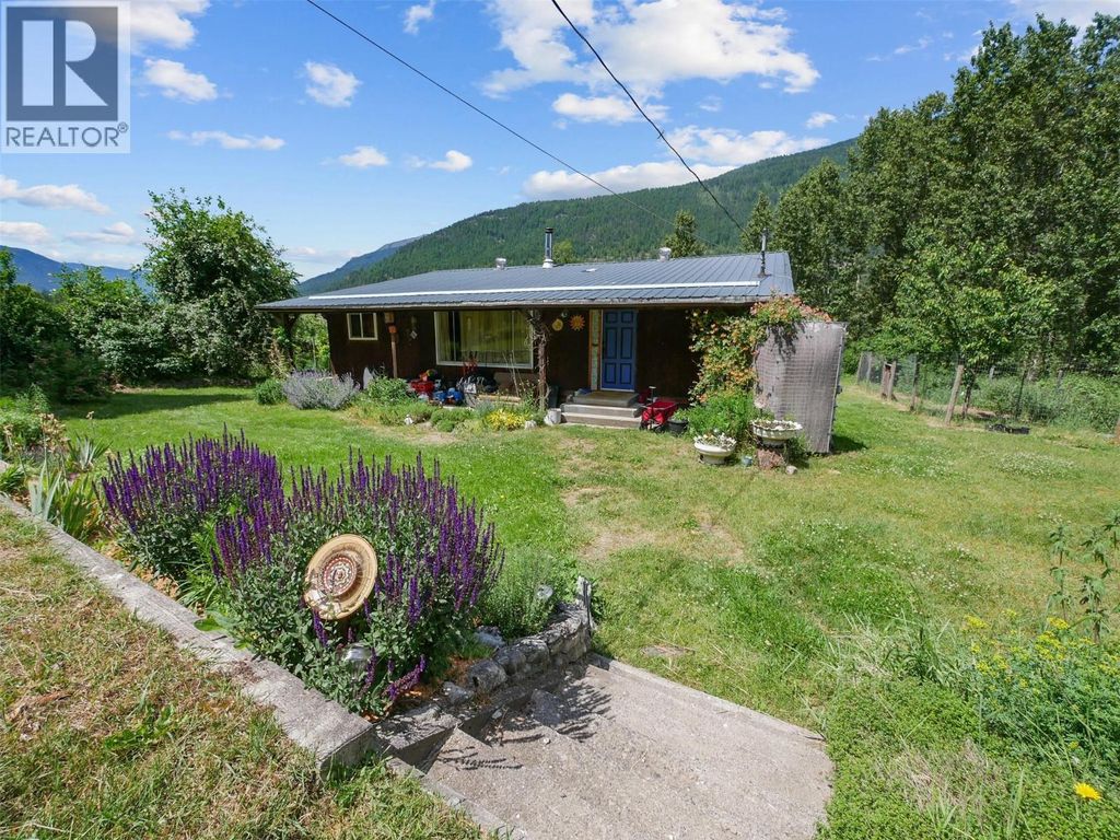 6123 Telford Road, Winlaw