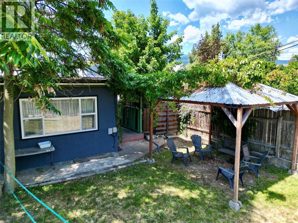 411 7th Avenue, Castlegar