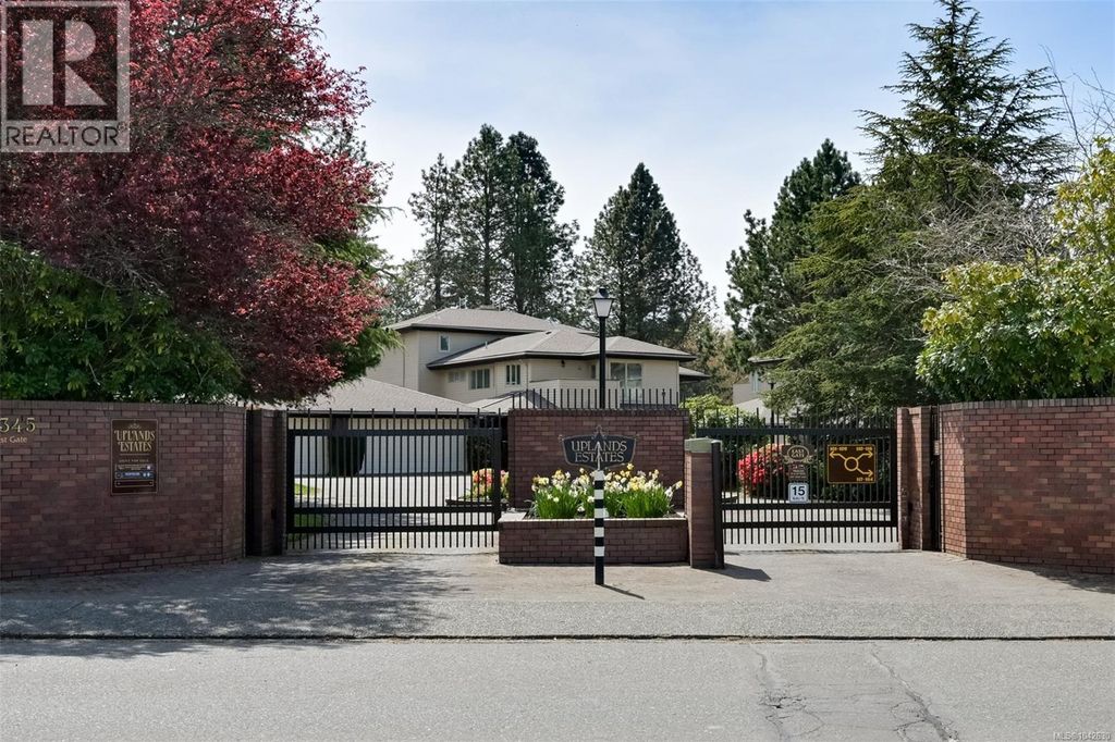 104 2345 Cedar Hill Cross Rd, Oak Bay