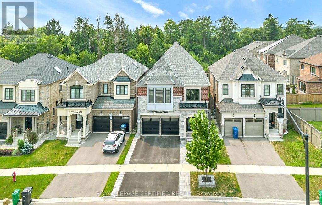18 Vineyard Drive, Brampton (bram West)