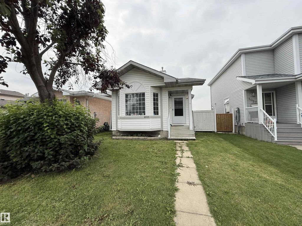 8025 15a Av Nw, Edmonton