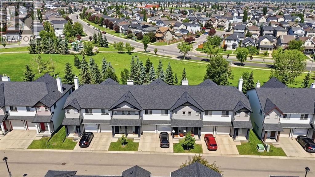 124 Everridge Gardens Sw, Calgary