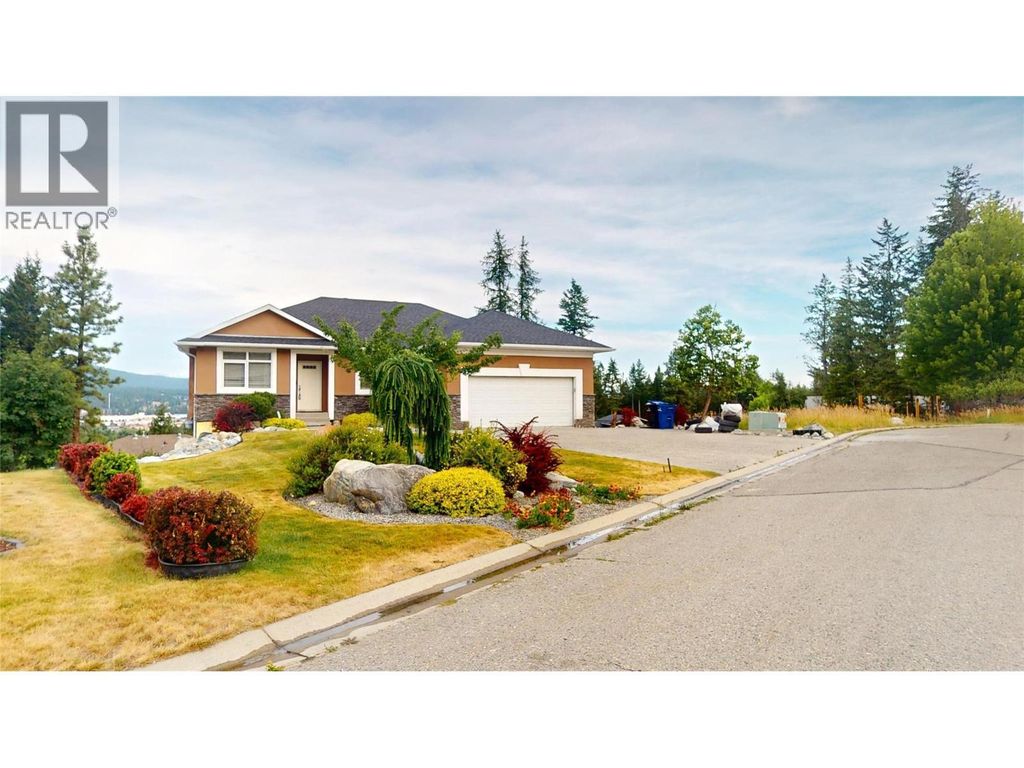 1631 Mt. Pyramid Crescent, Cranbrook