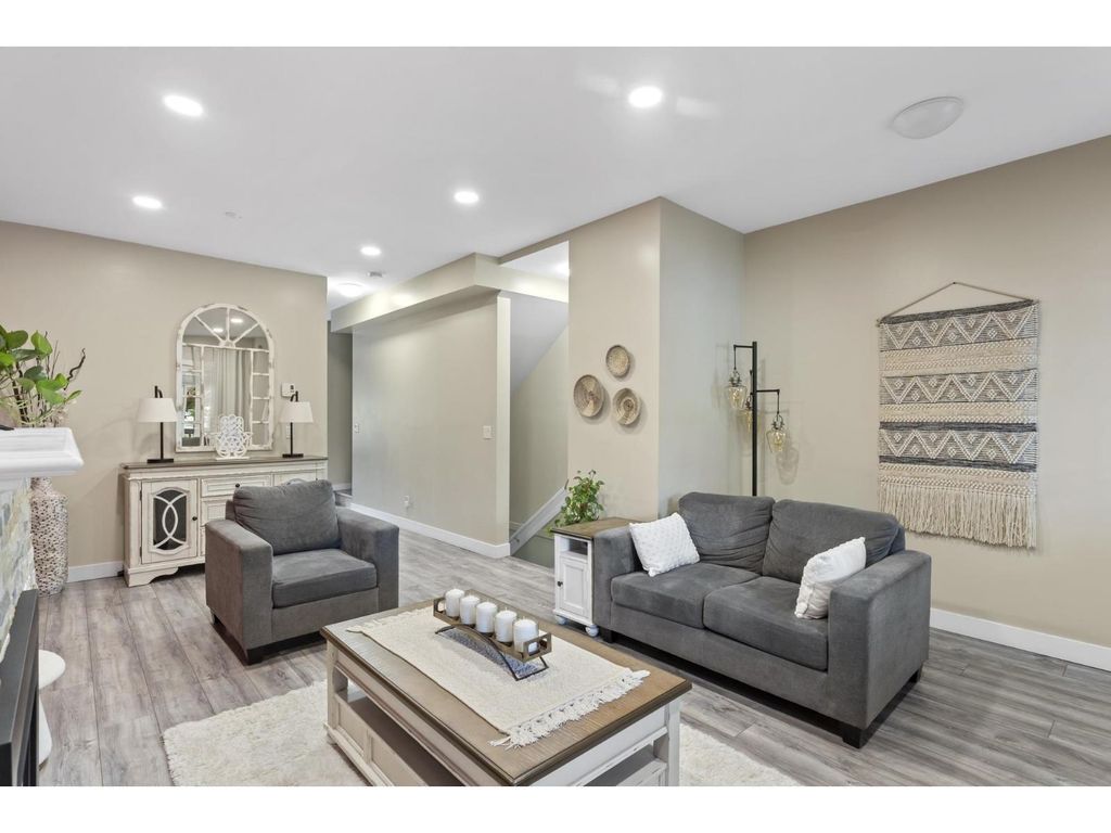 73 6852 193 Street, Surrey