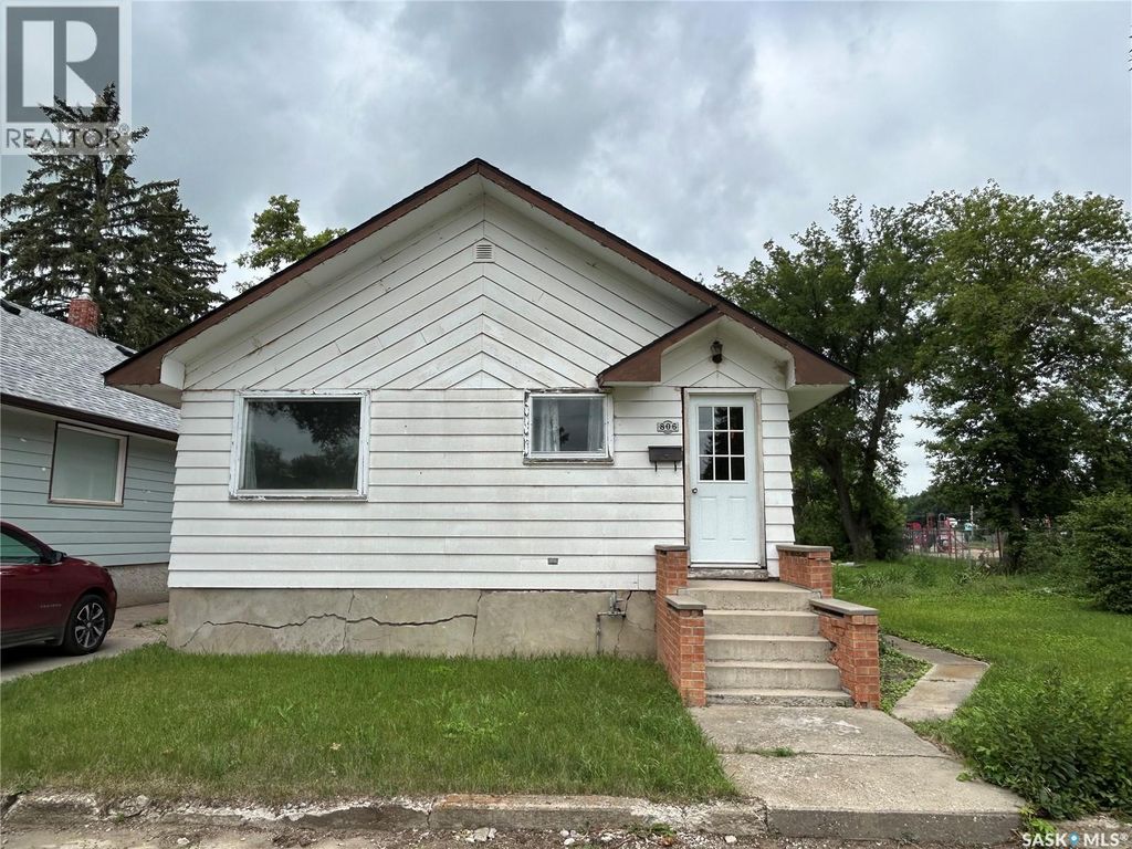 806 5th Avenue Sw, Moose Jaw