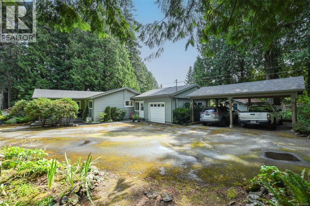 100 Baynes Dr, Fanny Bay