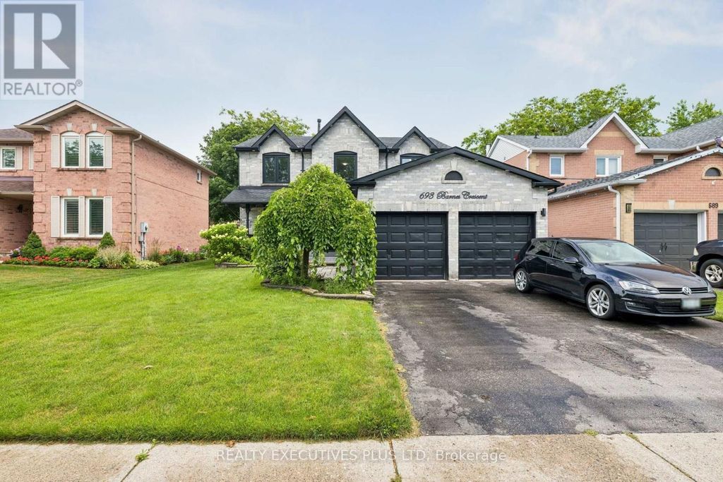 693 Barnes Crescent, Oshawa (northglen)